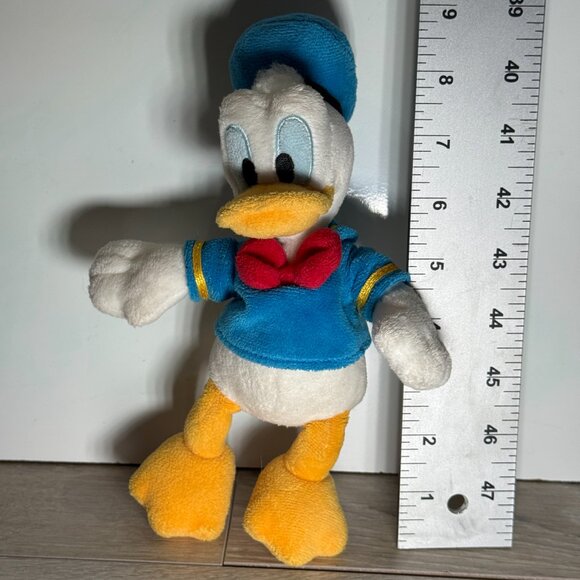 Donald Duck - Disney Store Classic VTG Plush Toy 9" Small Stuffed Animal - Picture 2 of 3